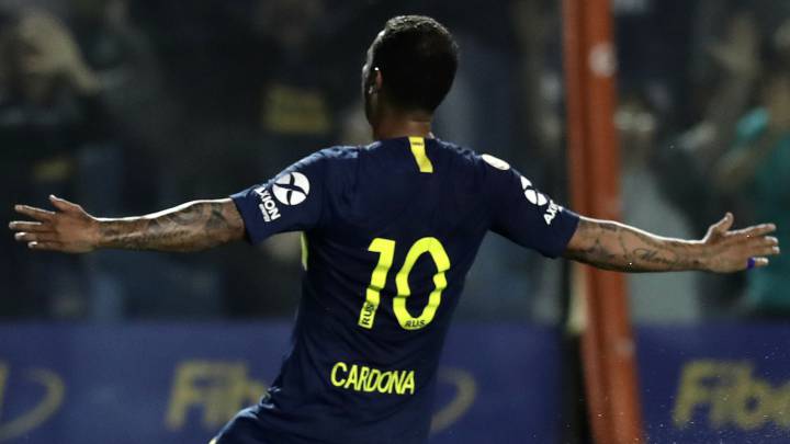 Edwin Cardona festeja un gol con la camiseta de Boca Juniors