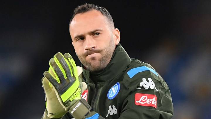 David Ospina, saluda a la hinchada de Napoli en el estadio San Paolo