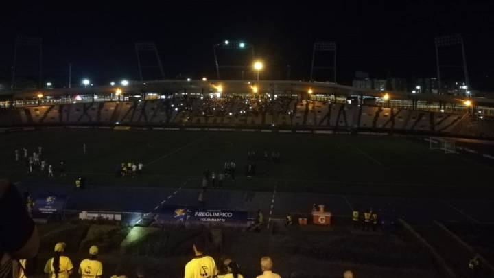 El Centenario de Armenia sufrió un apagón en el partido entre Uruguay y Paraguay