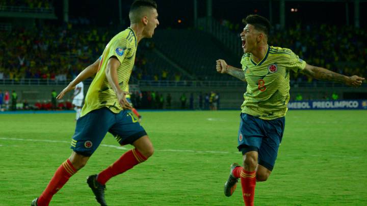 Eduard Atuesta y Jorge Carrascal celebran un gol ante Venezuela en el Preolímpico