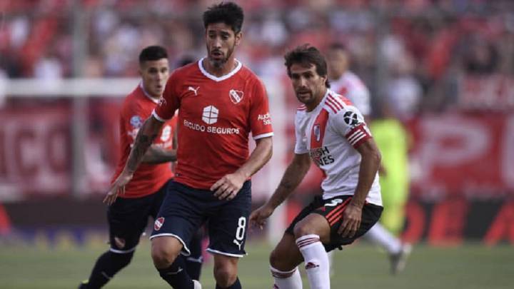 Pablo Pérez y Leo Ponzio en un Independiente vs River
