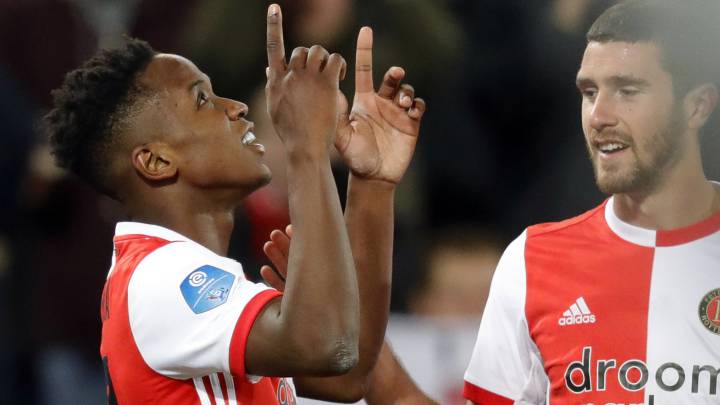 Luis Sinisterra, delantero de Feyenoord, marca un gol en la liga neerlandesa