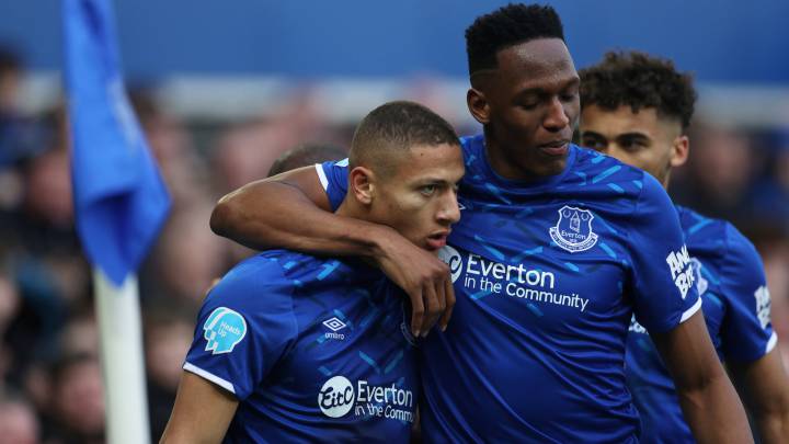 Yerry Mina y Richarlison ante Crystal Palace