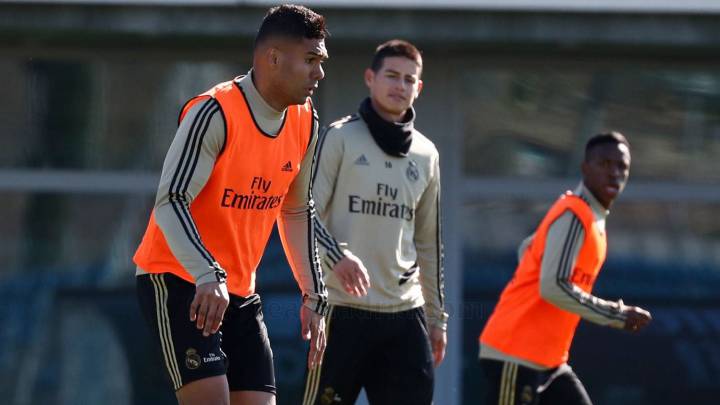 James Rodríguez y Casemiro en el entrenamiento del Madrid