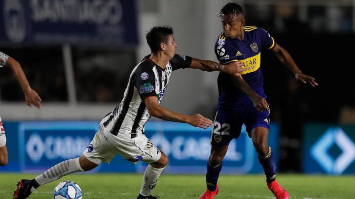 Sebastián Villa ante Talleres de Córdoba