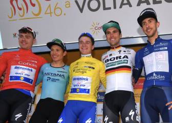 Superman López en el podio de la Vuelta al Algarve