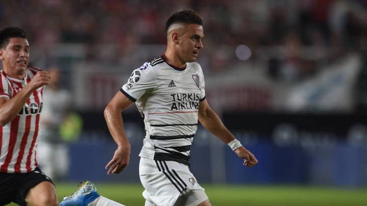 Rafael Santos Borré criticó el arbitraje ante Estudiantes que le hace perderse el próximo partido de River.