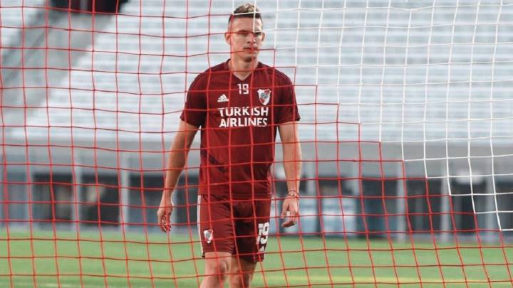 Rafael Santos Borré entrena con River