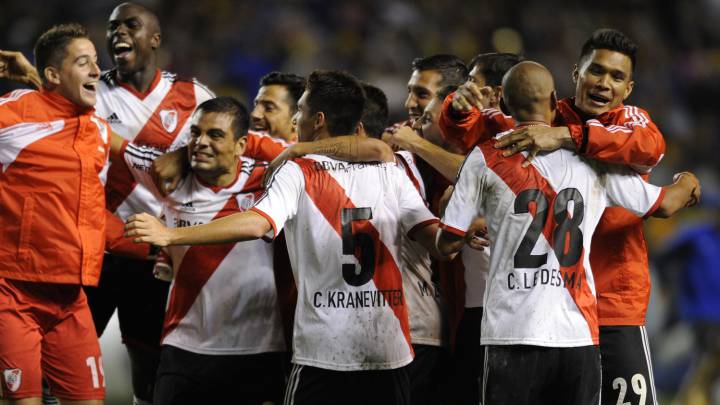 Teófilo Gutiérrez, Éder Álvarez Balanta y Carlos Carbonero, campeones con River Plate en 2014.