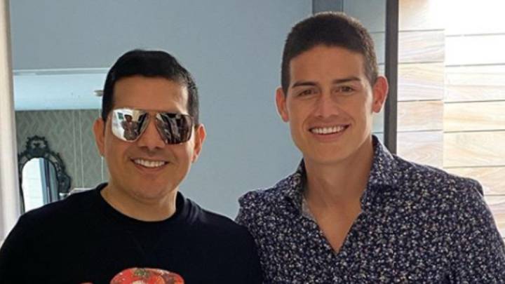 James Rodríguez y su encuentro en Madrid con Peter Manjarrés. El cantante se encuentra en España, país en donde vio al jugador quien presentó a compañeros