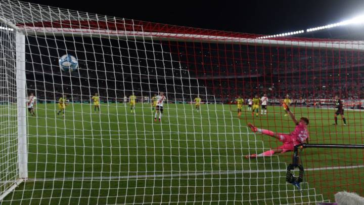 Juan Fernando Quintero marcó después de un año en el encuentro entre River Plate y Defensa y Justicia en la penúltima jornada de la Superliga Argentina
