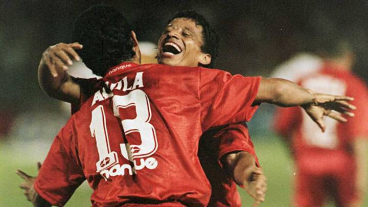 Anthony de Avila festeja un gol con América en la Copa Liberadores