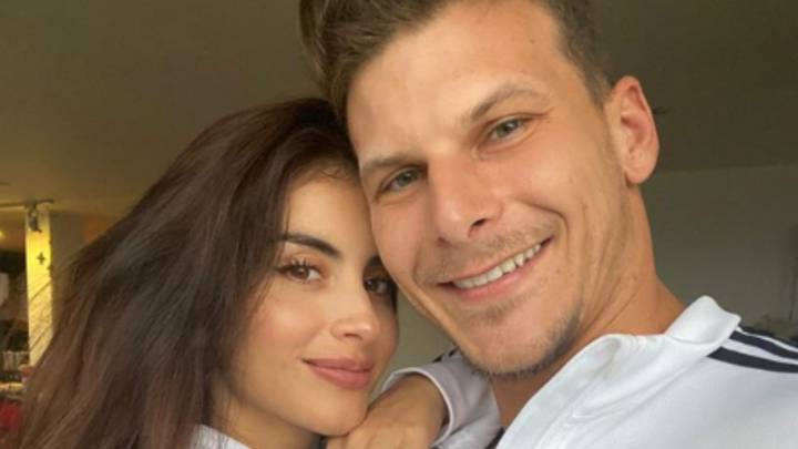 Cediel habría terminado su relación. La colombiana sorprendió a sus seguidores luego de que las fotos que tenía junto a su novio, desaparecieran