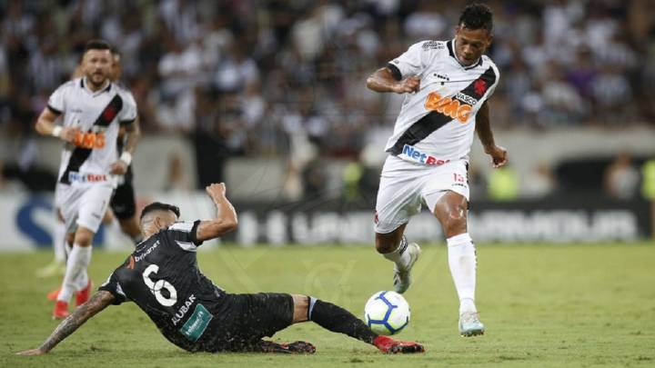 Fredy Guarín en partido con Vasco Da Gama de Brasil