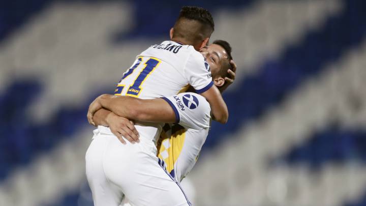 Jorman Campuzano festeja su primer gol con Boca Juniors