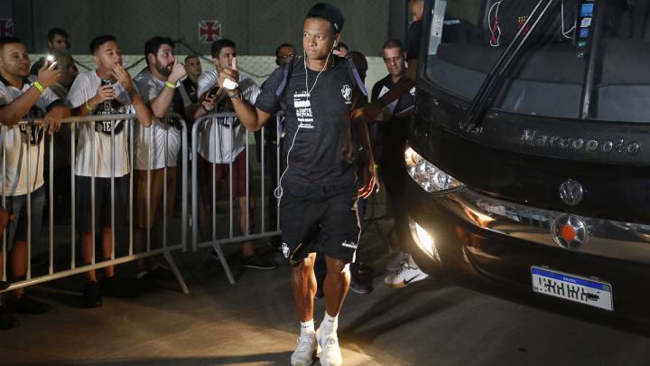 Fredy Guarín saluda a los hinchas de Vasco Da Gama