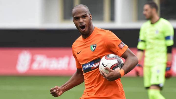 Óscar Estupiñán, delantero colombiano del Denizlispor