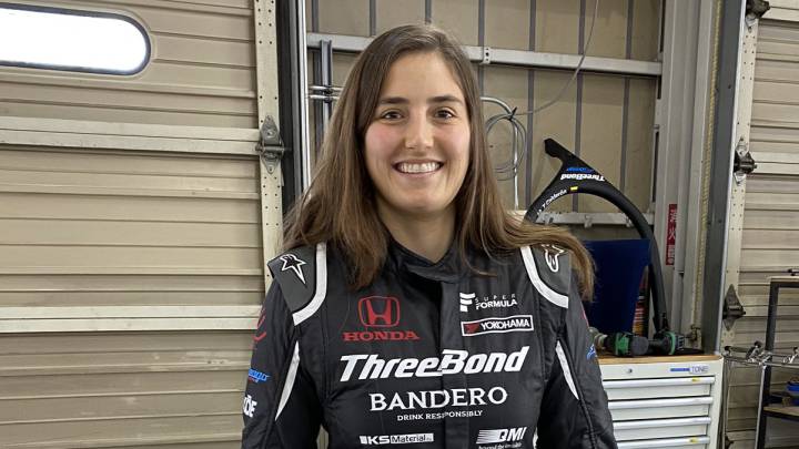 Tatiana Calderón, con su nuevo carro en la Súper Fórmula de Japón