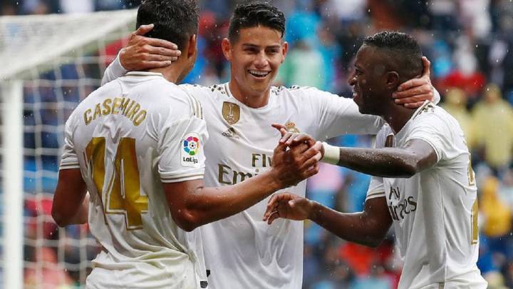 James celebra un gol con Casemiro y Vinicius en el Madrid
