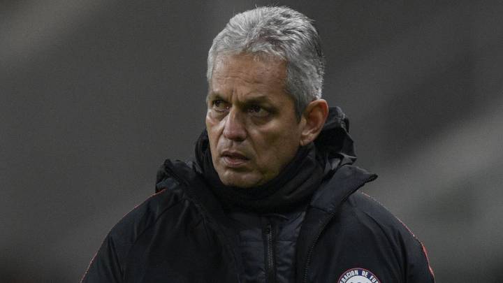 Reinaldo Rueda, dirigiendo a la Selección de Chile