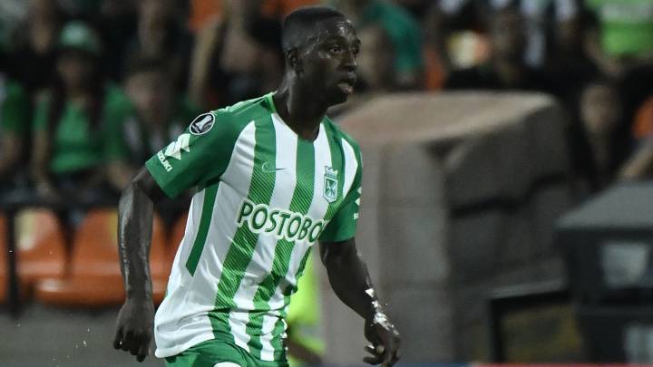 Deiver Machado en un partido de Copa Libertadores de Nacional ante Atlético Tucumán