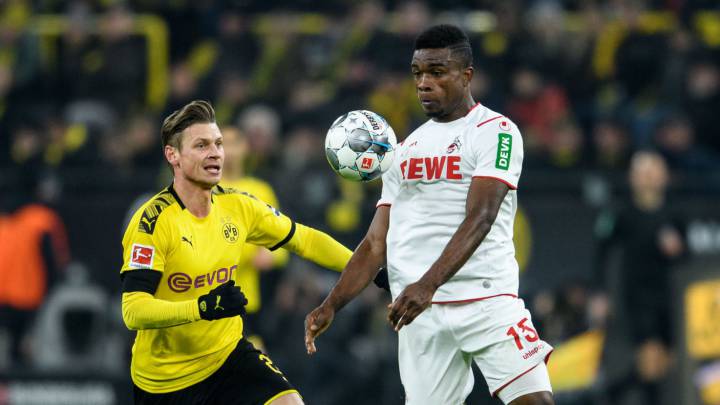 Jhon Córdoba durante un partido entre Borussia Dortmund y Colonia por Bundesliga.