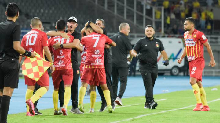 Jugadores y cuerpo técnico del Pereira responden a anuncio del club de suspender contratos.