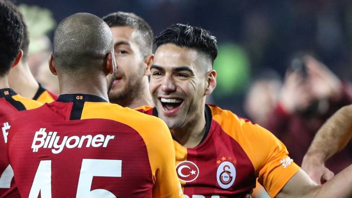 Jorge Mendes descartó una posible salida de Falcao de Galatasaray.