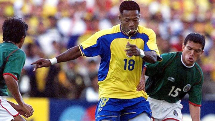 Jairo Castillo ante México en la Copa América 2001