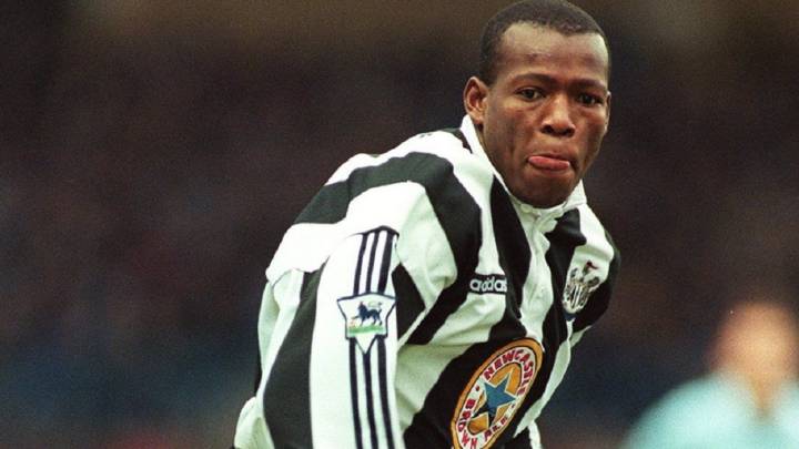 Faustino Asprilla jugando para el Newcastle en 1996