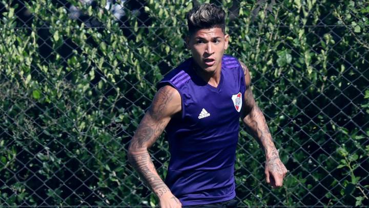Jorge Carrascal entrena con River Plate en el River Camp de Buenos Aires.
