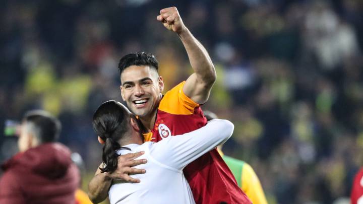 Falcao García tendría que salir del Galatasaray si no se reanuda el campeonato