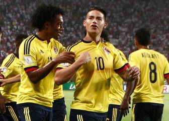 James dona su camiseta de la clasificación a Rusia ante Perú