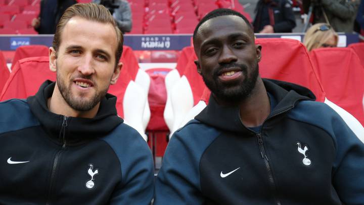 Harry Kane y Davinson Sánchez en Amsterdam