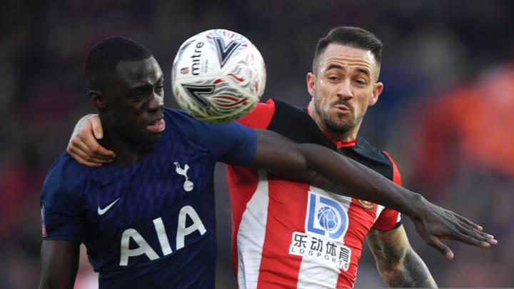 Obafemi, extremo del Southampton elogió a Davinson Sánchez