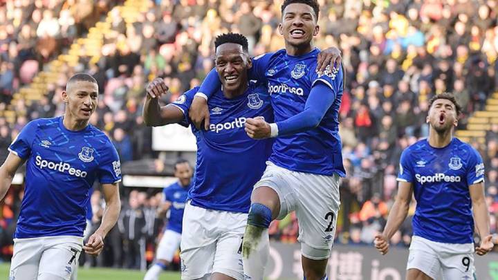 Yerry Mina y Mason Holgate celebran un gol con Everton
