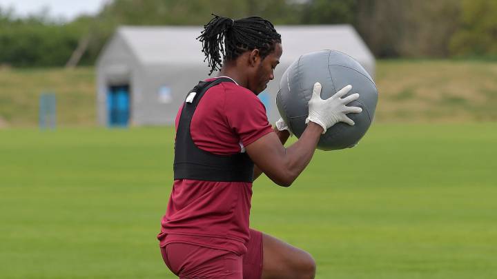 Premier League aprueba entrenamientos en grupo