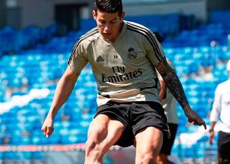 El Madrid trabaja definición: El balón de James al ángulo