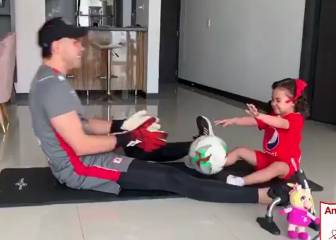 La tierna preparadora física de Eder Chaux en casa