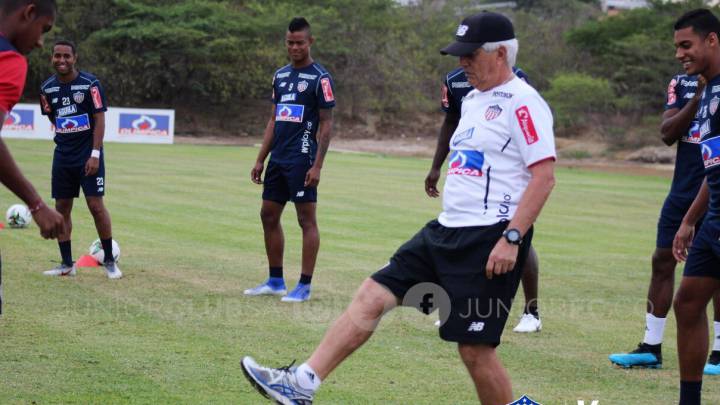 Julio Comesaña retira la tutela contra Iván Duque y podrá dirigir al Junior de Barranquilla