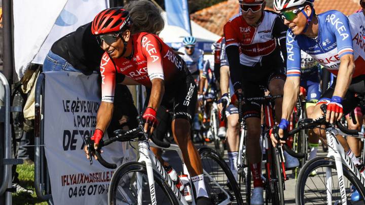 Nairo Quintana, ciclista del Arkéa, junto a Warren Barguil