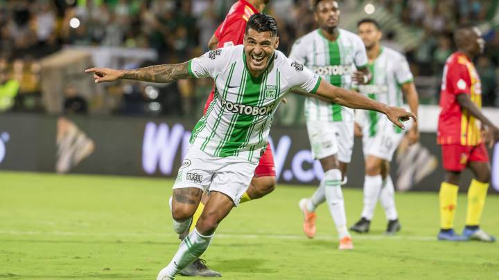 Jefferson Duque celebrando un gol con Nacional.