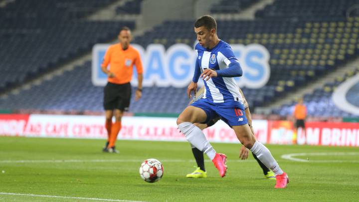 Matheus Uribe durante un partido con el Porto.