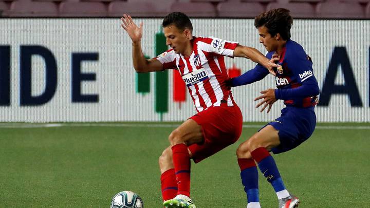 Santiago Arias cumple en el empate de Barcelona ante Atlético de Madrid.