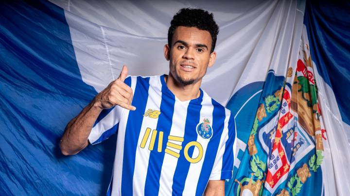 Luis Díaz y Matheus Uribe muestran la nueva camiseta de Porto