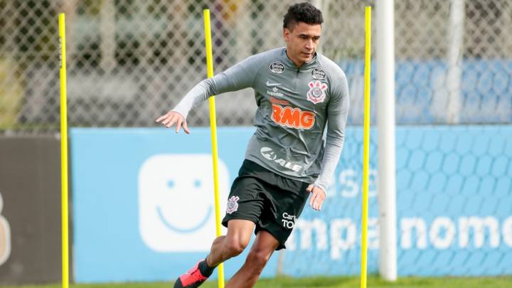 Víctor Cantillo da positivo para coronavirus según informó el Corinthians en la mañana de este martes. El jugador había presentado síntomas.