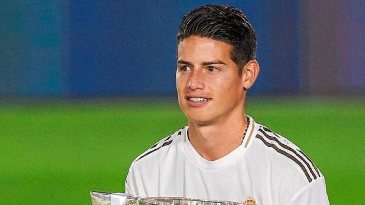 James Rodríguez festeja el título 34 de Liga del Real Madrid