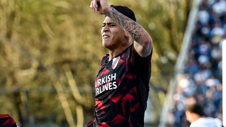 Jorge Carrascal celebra un gol ante Gimnasia y Esgrima