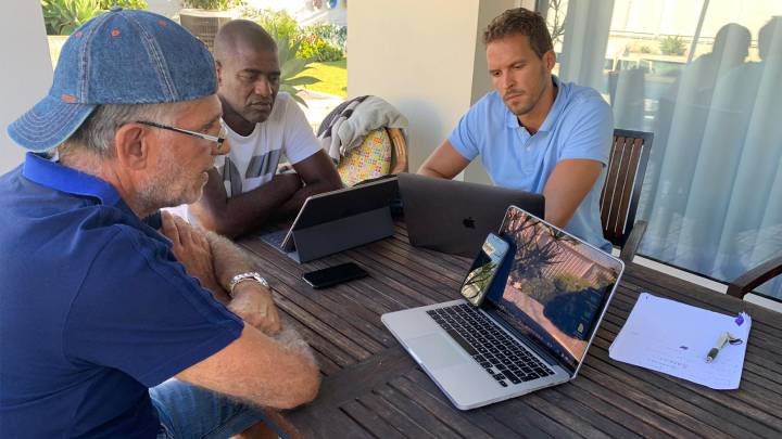 Carlos Queiroz trabaja con los jugadores y el cuerpo técnico de manera virtual