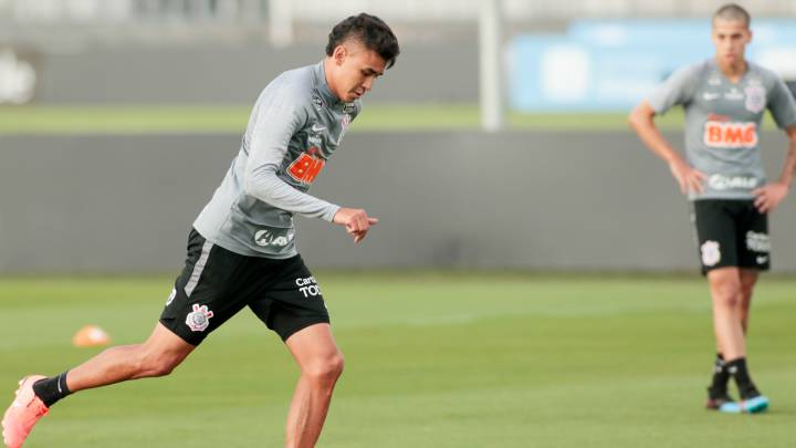 Víctor Cantillo durante un entrenamiento con Corinthians.